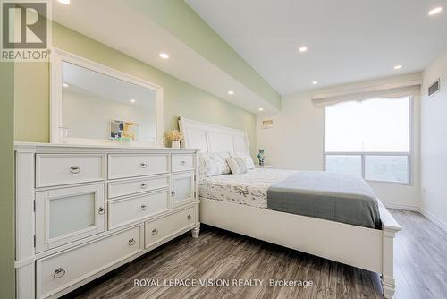 1911 - 5 Concorde Place, Toronto (Banbury-Don Mills), ON - Indoor Photo Showing Bedroom