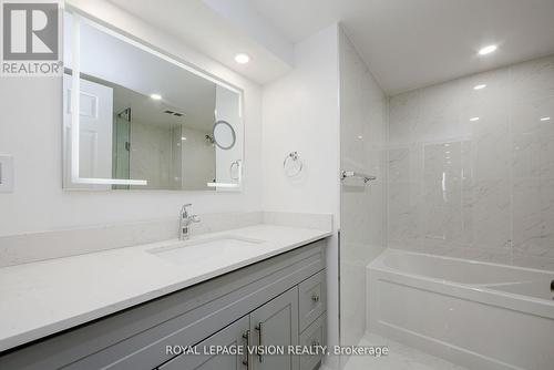 1911 - 5 Concorde Place, Toronto (Banbury-Don Mills), ON - Indoor Photo Showing Bathroom