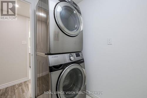 1911 - 5 Concorde Place, Toronto (Banbury-Don Mills), ON - Indoor Photo Showing Laundry Room