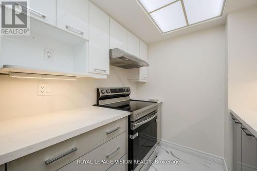 1911 - 5 Concorde Place, Toronto (Banbury-Don Mills), ON - Indoor Photo Showing Kitchen