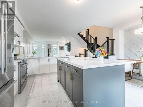 4023 Sixth Line, Oakville, ON - Indoor Photo Showing Kitchen With Upgraded Kitchen