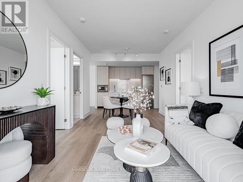 1002 - 86 Dundas Street E, Mississauga (Cooksville), ON - Indoor Photo Showing Living Room