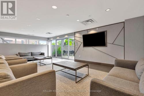 212 - 16 Markle Crescent, Hamilton (Ancaster), ON - Indoor Photo Showing Living Room