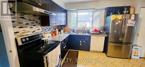 Main - 16 Essex Place, Brampton (Southgate), ON - Indoor Photo Showing Kitchen