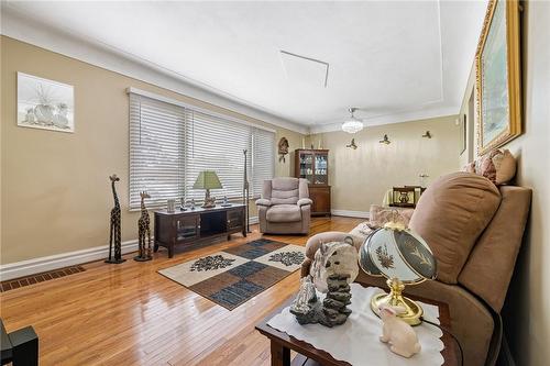 625 Tate Avenue, Hamilton, ON - Indoor Photo Showing Living Room