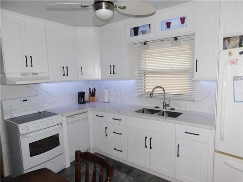 625 Tate Avenue, Hamilton, ON - Indoor Photo Showing Kitchen With Double Sink