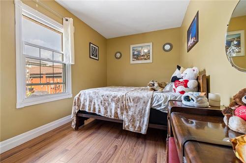 625 Tate Avenue, Hamilton, ON - Indoor Photo Showing Bedroom