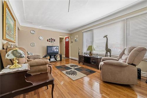 625 Tate Avenue, Hamilton, ON - Indoor Photo Showing Living Room