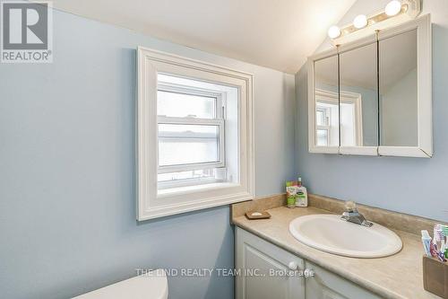 81 Wellington Street E, Aurora (Aurora Village), ON - Indoor Photo Showing Bathroom