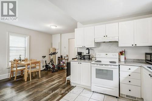 81 Wellington Street E, Aurora, ON - Indoor Photo Showing Kitchen