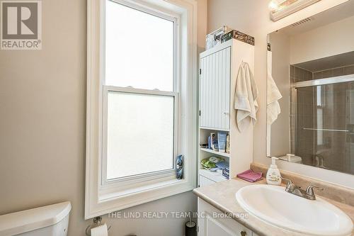 81 Wellington Street E, Aurora, ON - Indoor Photo Showing Bathroom