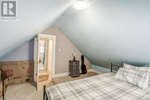 81 Wellington Street E, Aurora, ON - Indoor Photo Showing Bedroom