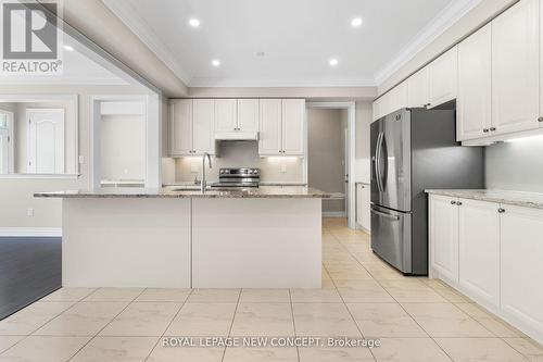 7688 Tupelo Crescent E, Niagara Falls, ON - Indoor Photo Showing Kitchen