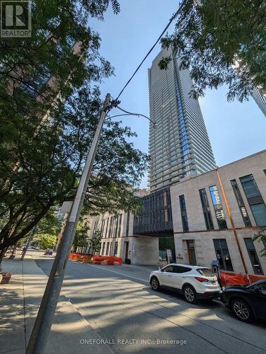 907 - 1080 Bay Street, Toronto, ON - Outdoor