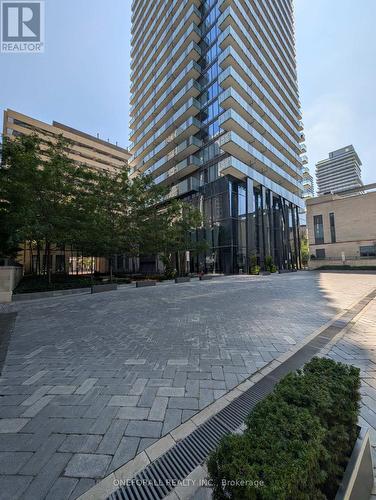 907 - 1080 Bay Street, Toronto, ON - Outdoor