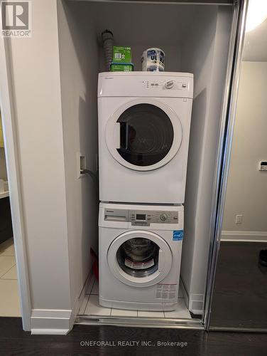 907 - 1080 Bay Street, Toronto, ON - Indoor Photo Showing Laundry Room