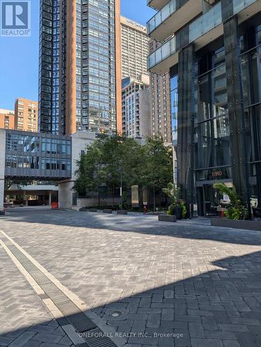 907 - 1080 Bay Street, Toronto, ON - Outdoor With Facade