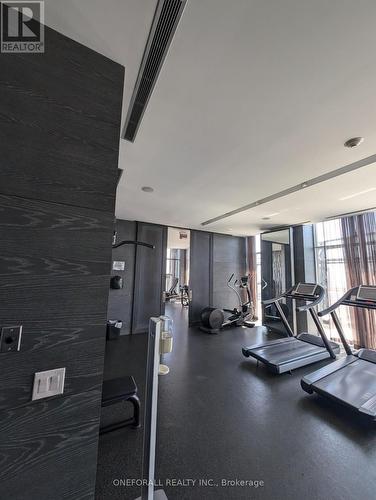 907 - 1080 Bay Street, Toronto, ON - Indoor Photo Showing Gym Room