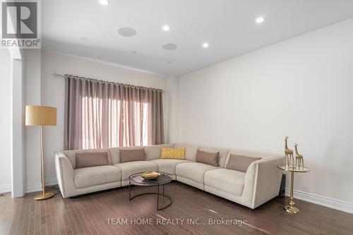 163 Sutherland Avenue, Bradford West Gwillimbury, ON - Indoor Photo Showing Living Room