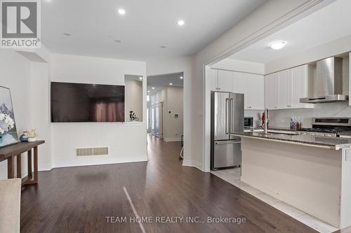 163 Sutherland Avenue, Bradford West Gwillimbury, ON - Indoor Photo Showing Kitchen