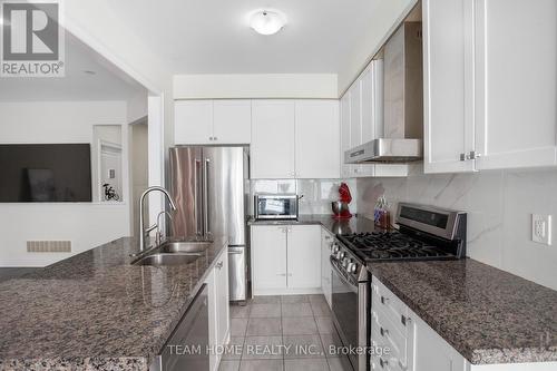 163 Sutherland Avenue, Bradford West Gwillimbury, ON - Indoor Photo Showing Kitchen With Double Sink With Upgraded Kitchen