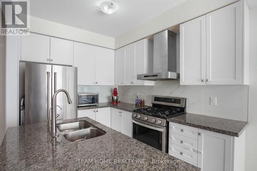 163 Sutherland Avenue, Bradford West Gwillimbury, ON - Indoor Photo Showing Kitchen With Double Sink With Upgraded Kitchen