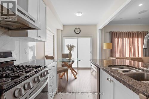 163 Sutherland Avenue, Bradford West Gwillimbury, ON - Indoor Photo Showing Kitchen With Double Sink