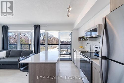 A216 - 1117 Cooke Boulevard, Burlington (Lasalle), ON - Indoor Photo Showing Kitchen