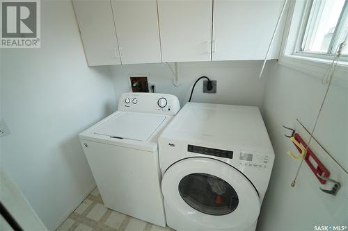 1747 Boyd Street E, Regina, SK - Indoor Photo Showing Laundry Room