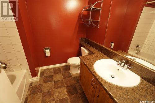 1747 Boyd Street E, Regina, SK - Indoor Photo Showing Bathroom