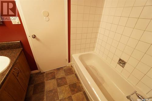 1747 Boyd Street E, Regina, SK - Indoor Photo Showing Bathroom