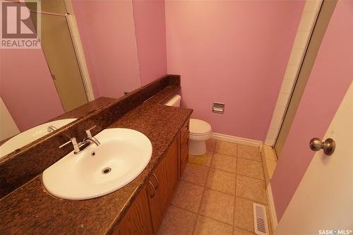 1747 Boyd Street E, Regina, SK - Indoor Photo Showing Bathroom