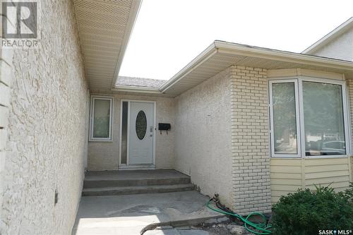 1747 Boyd Street E, Regina, SK - Outdoor