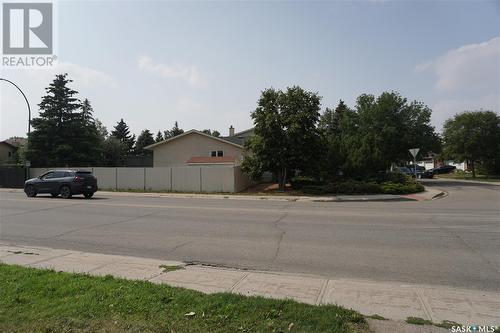 1747 Boyd Street E, Regina, SK - Outdoor