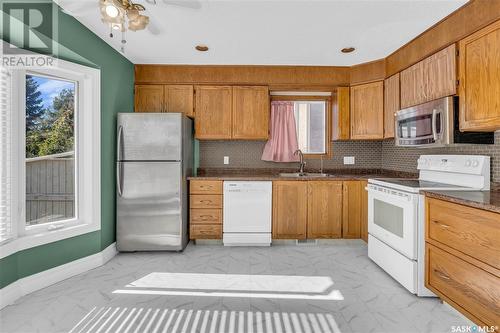 1747 Boyd Street E, Regina, SK - Indoor Photo Showing Kitchen With Double Sink