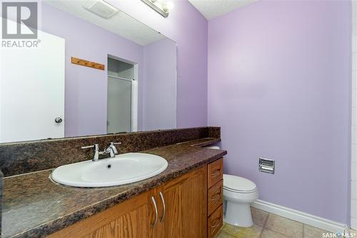 1747 Boyd Street E, Regina, SK - Indoor Photo Showing Bathroom