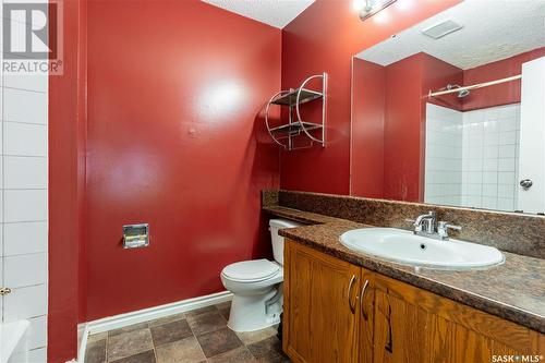 1747 Boyd Street E, Regina, SK - Indoor Photo Showing Bathroom