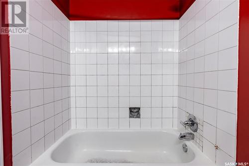 1747 Boyd Street E, Regina, SK - Indoor Photo Showing Bathroom