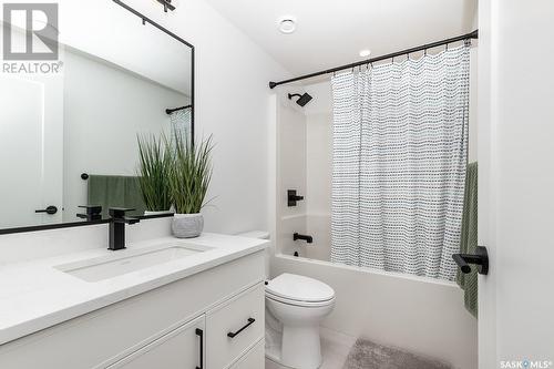 327 Aniskotaw Bend, Saskatoon, SK - Indoor Photo Showing Bathroom