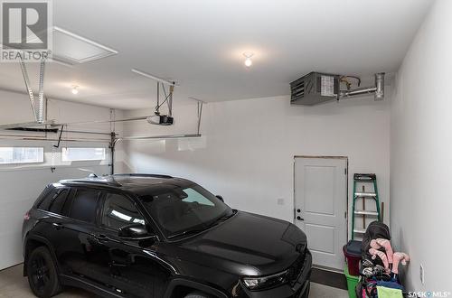 327 Aniskotaw Bend, Saskatoon, SK - Indoor Photo Showing Garage