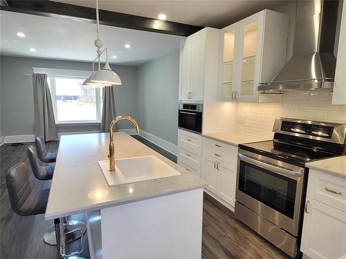 106 2Nd Avenue, Oakville, MB - Indoor Photo Showing Kitchen With Upgraded Kitchen