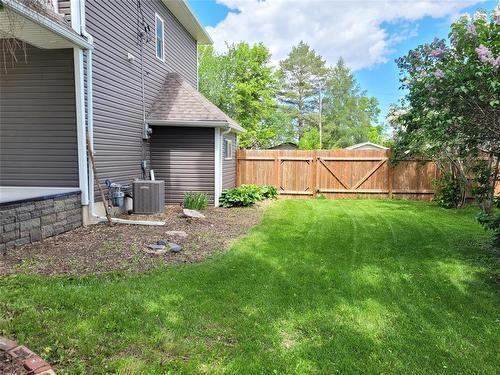 106 2Nd Avenue, Oakville, MB - Outdoor