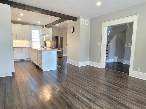 106 2Nd Avenue, Oakville, MB - Indoor Photo Showing Kitchen