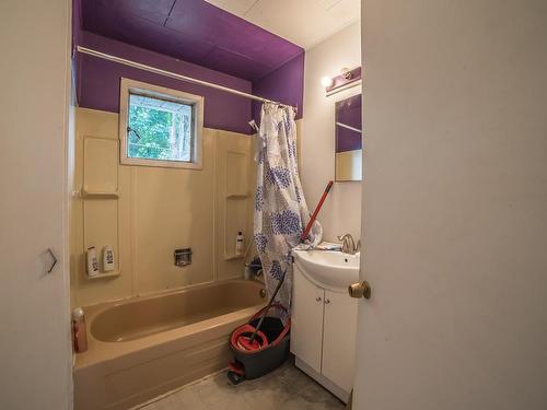 1226 Lawlor Rd, Nanaimo, BC - Indoor Photo Showing Bathroom