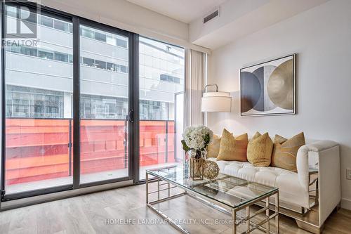 1106 - 215 Queen Street W, Toronto (University), ON - Indoor Photo Showing Living Room