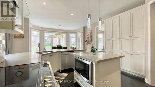 103 Glengordon Crescent, Markham (Angus Glen), ON - Indoor Photo Showing Kitchen With Double Sink