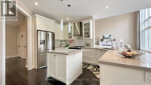 103 Glengordon Crescent, Markham (Angus Glen), ON - Indoor Photo Showing Kitchen With Double Sink With Upgraded Kitchen