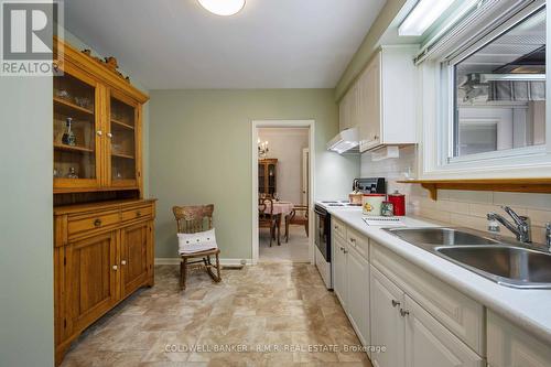 158 Sherwood Forest Drive, Markham (Bullock), ON - Indoor Photo Showing Kitchen With Double Sink