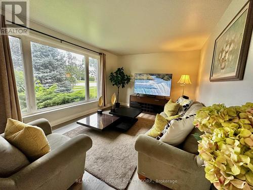 1350 Rebecca Street N, Oakville (Bronte East), ON - Indoor Photo Showing Living Room