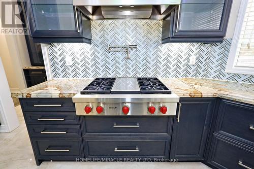 8 Nelly Court, Brampton (Vales Of Castlemore), ON - Indoor Photo Showing Kitchen With Upgraded Kitchen